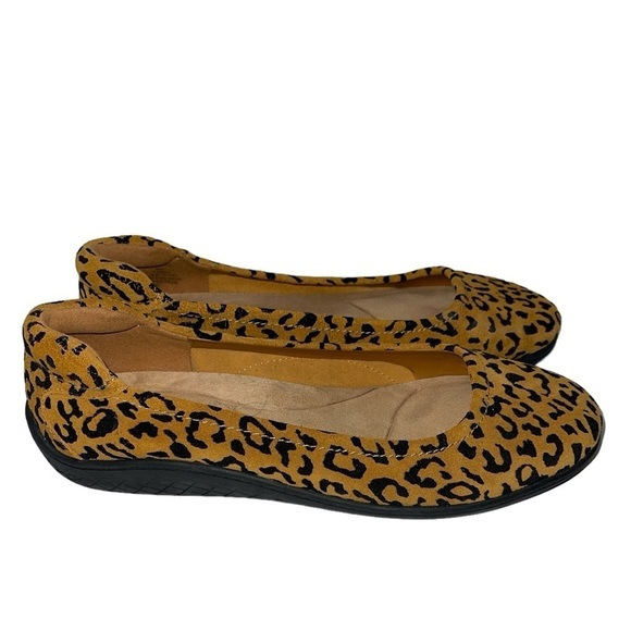 Easy Spirit Women's Shoes Size 9 Leopard Print Slip On Cushioned Flat "Seagabbie - Picture 1 of 7